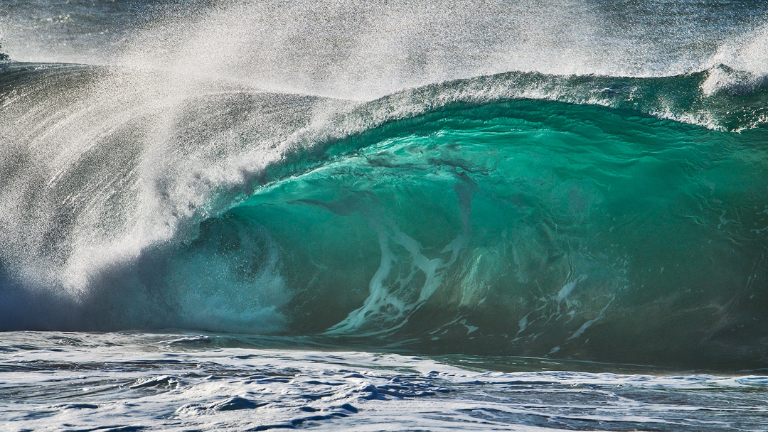 Hawaiian emerald wave to surf in Kauai, Hawaii 